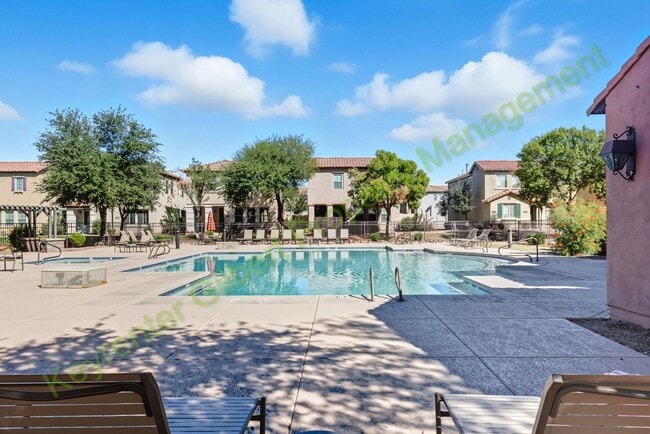 Building Photo - 3 bed/2.5 bath Condo in Gilbert’s Lofts in...
