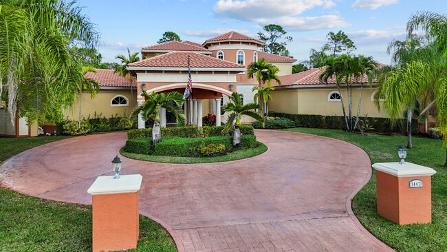 Building Photo - 14471 Paddock Dr