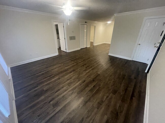 Building Photo - 2 Bedroom 2 Bathroom Condo!