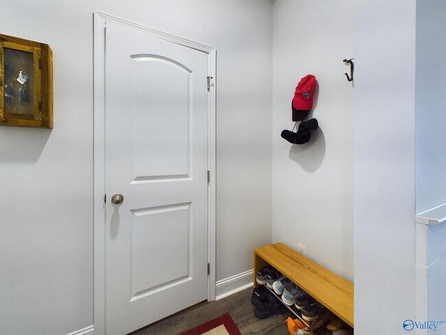 Photo - 219 Maureen Dr SW