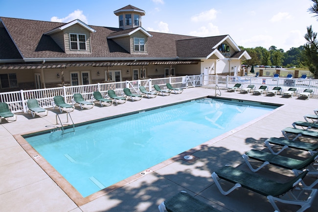 Photo - The Peaks at Water's Edge