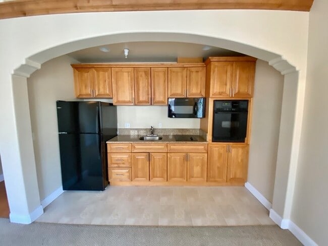 Kitchen Space - Del Rey Plaza