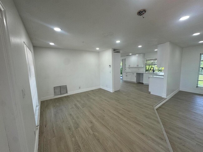 Photo - 6260 SW 6th St