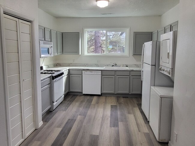 Photo - 2 Bedroom, 1 Bathroom - North of the Hospital