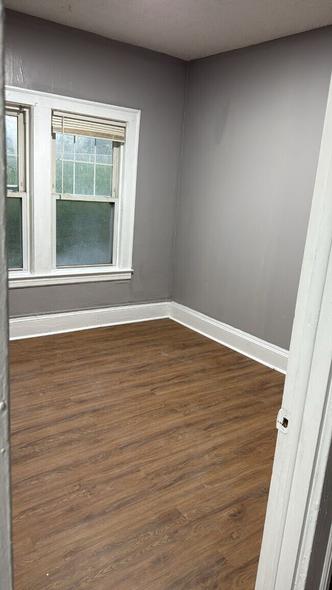 Building Photo - 1374 West Blvd Unit 109