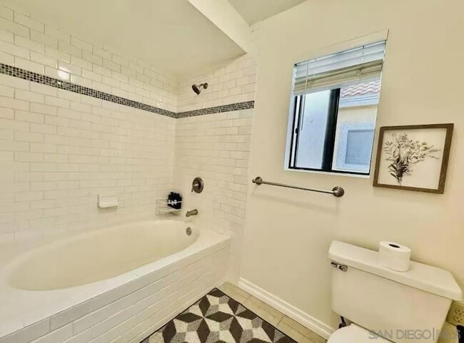 Photo - 408 N Curtis Ave