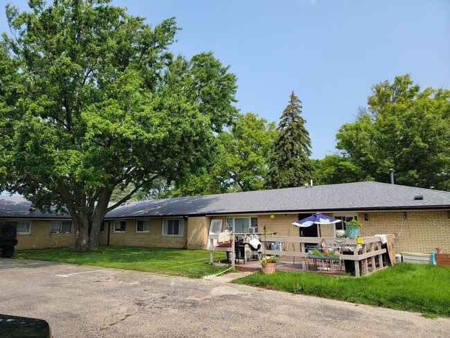 908 Greenbrier Rd