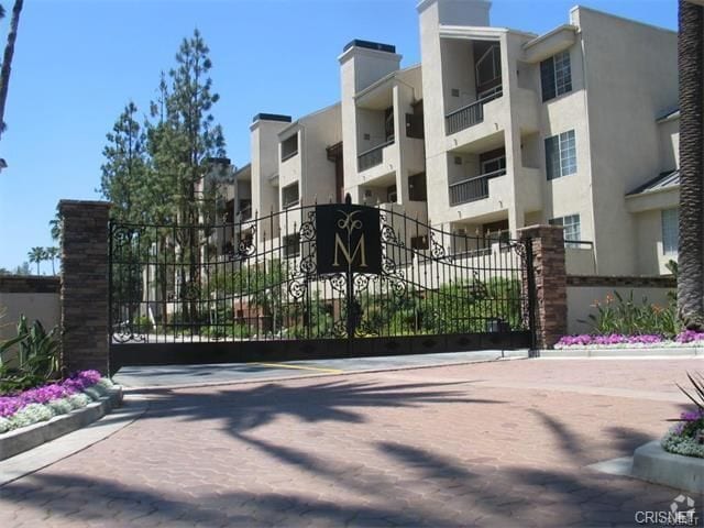 Building Photo - 5510 Owensmouth Ave Rental