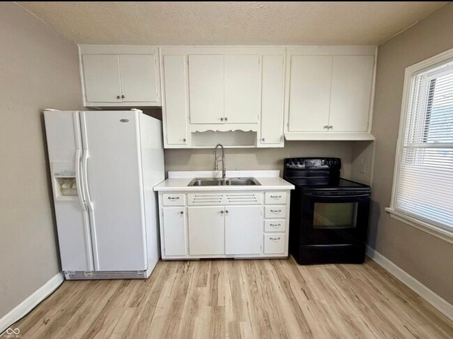 Photo - 4002 Rookwood Ave