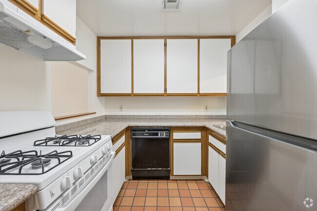 2BR, 2BA - 1000SF - Kitchen