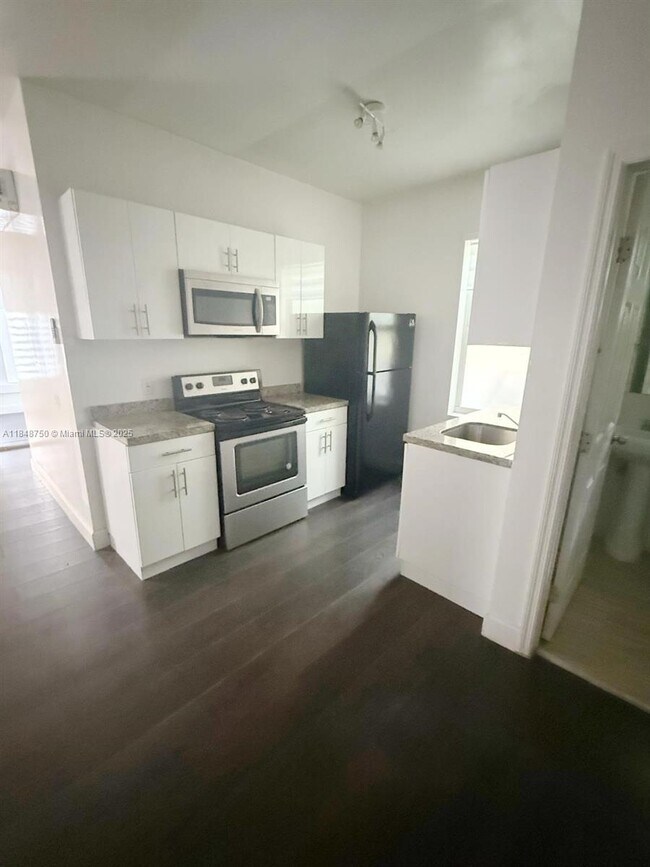 Photo - 337 SW 10th Ave Unit 6