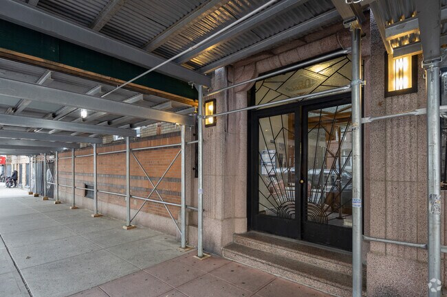 Entrance - 680 W 204th St