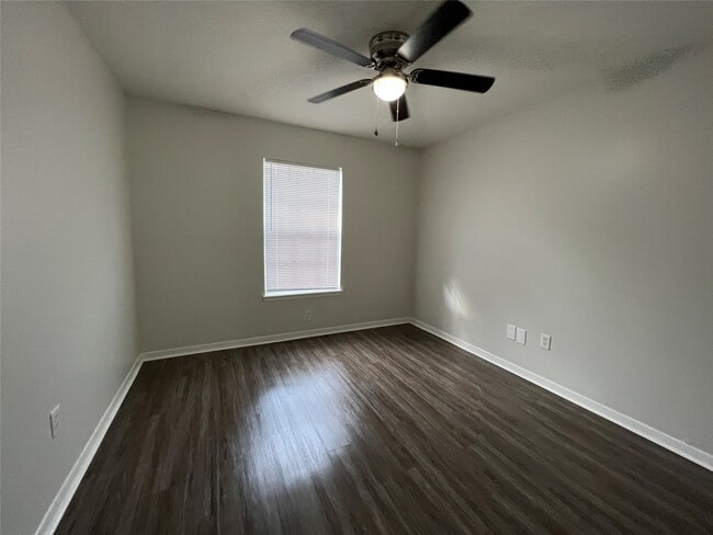 Photo - 500 Willow Dr Unit B2