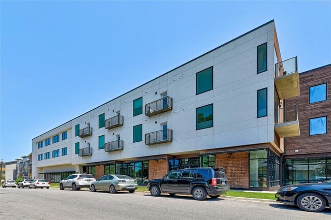 Building Photo - 1800 E 4th St Rental