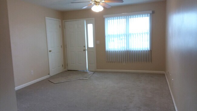Photo - 325 S Main St Apartments Unit 4