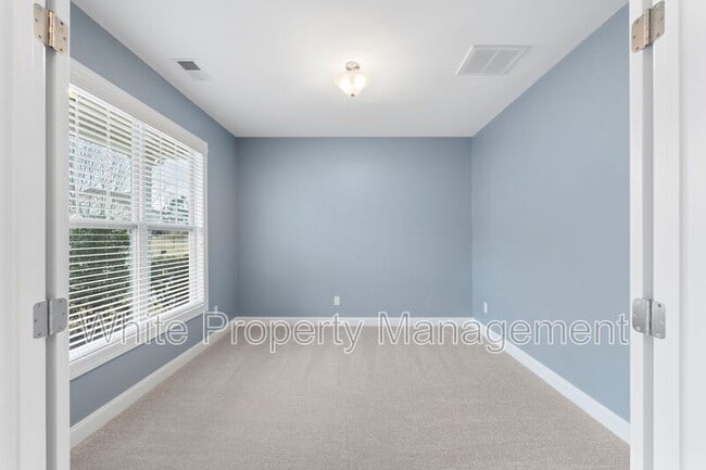 Photo - 541 Daventry Ct