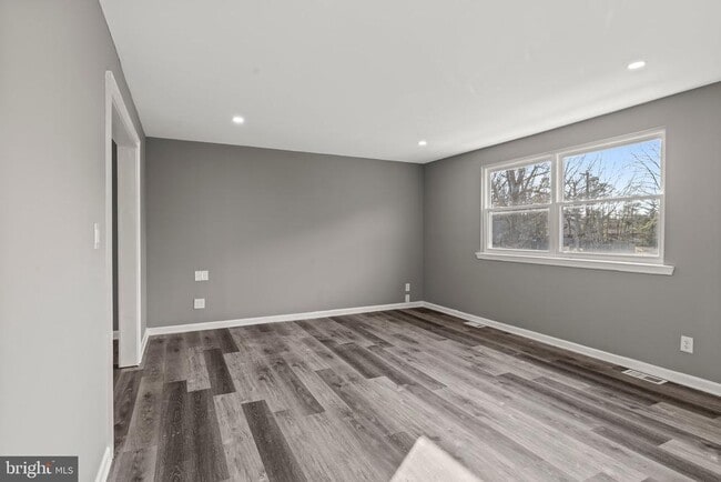 Photo - 2344 Fernwood Ave