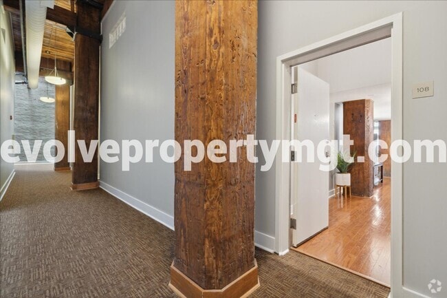 Building Photo - Downtown Living at Its Finest – Spacious 2... Rental