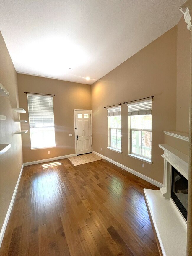 Photo - Stunning 3 Bedroom 2.5 Bath Town Home in p...