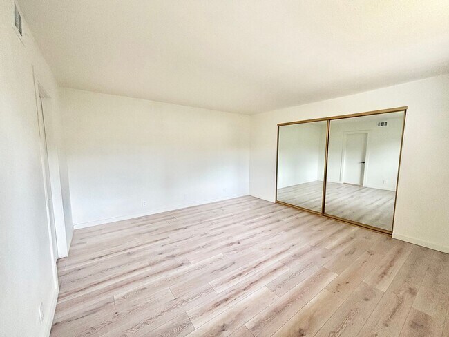 Photo - Exceptional Harbor Lights End Unit Condo |...