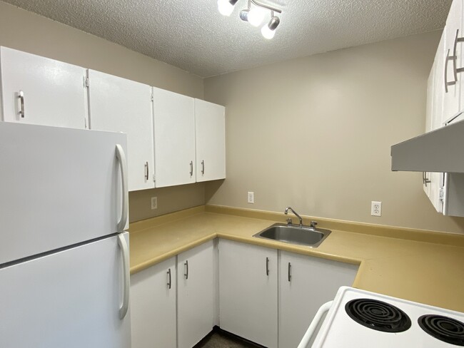 1130-1130 Willemar Ave