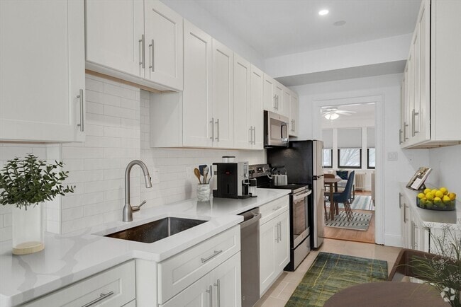 Building Photo - 137 Englewood Ave Unit 5 Rental