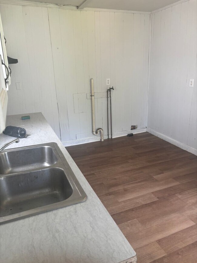 Photo - Section 8 welcome, 3 bedrooms 1.5 Bath. Sp...