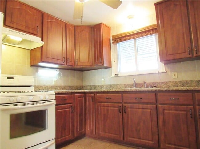 Photo - 3 Bedroom Single Family Home For Rent Southeast Erie Great Location!  No Students!