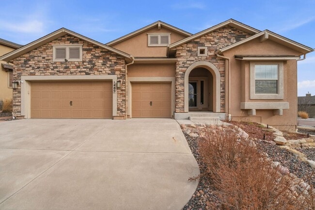 Building Photo - Stunning 5-Bedroom Rancher in Flying Horse!!