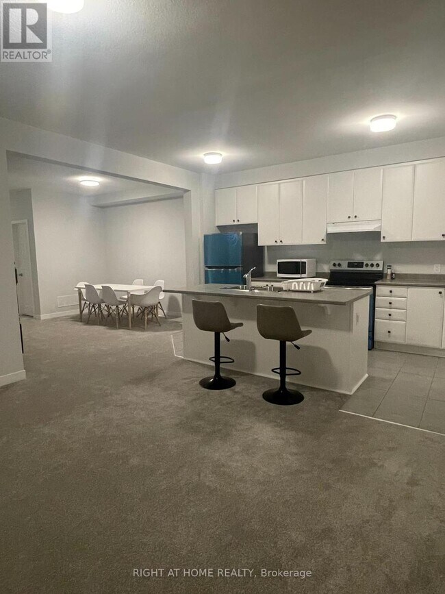 Photo - 633 Allied Mews