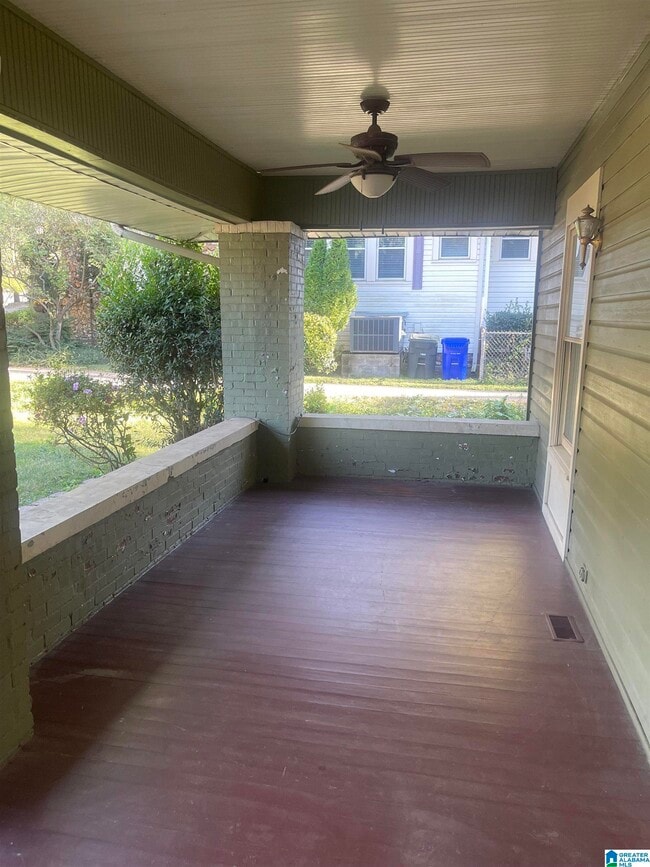 Photo - 530 52nd St S