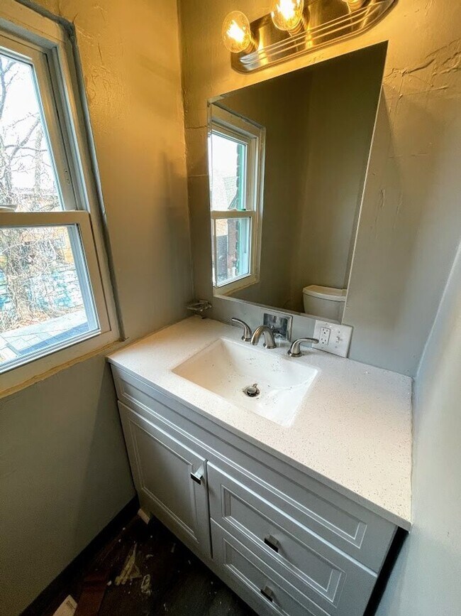 Photo - 2/3 bed 1 bath - South Oakland, newly updated, central air, washer/dryer