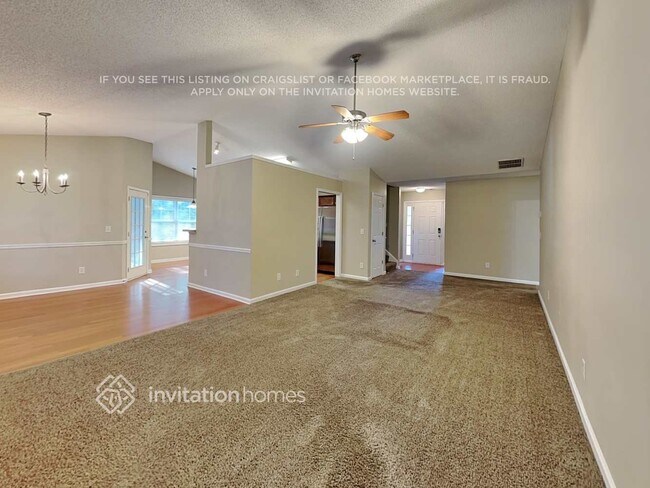 Photo - 3721 Village Main St