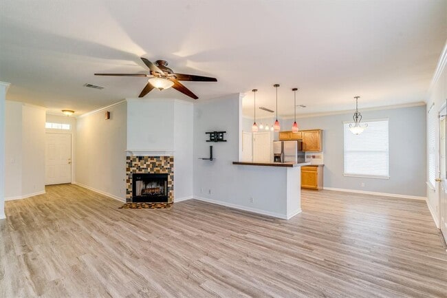 Photo - 2300 Wisteria Way