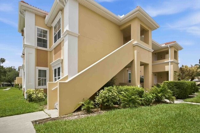 Building Photo - 3/2 Unit 205