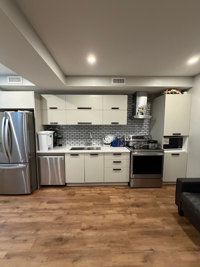 Building Photo - 1377 Maxime St