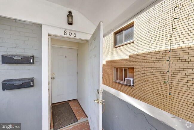 Building Photo - 806 Kennedy St NW Unit 2 Rental