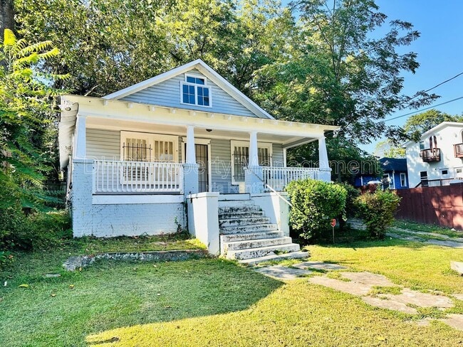 Photo - 896 Spencer St NW
