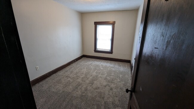 Photo - 759 Erie St S