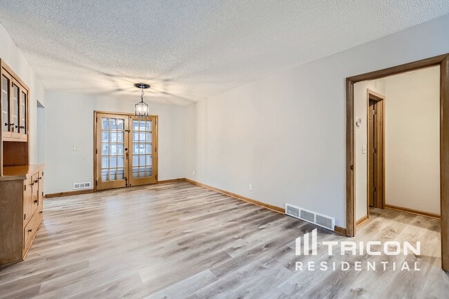 Photo - 406 E River St