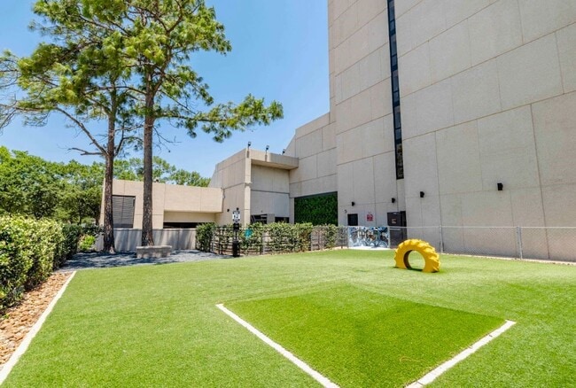 Building Photo - 14703 Park Row Blvd Unit 2022