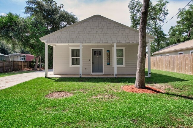 Building Photo - Charming 3-Bedroom Home in Pensacola – Clo...