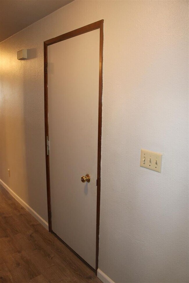 Photo - 2 Bedroom, 1 Bathroom Duplex!!!!