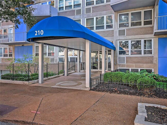 Come Make Blu City Spaces Your Home *TODAY* - 210 N 17th St Condo Unit 202