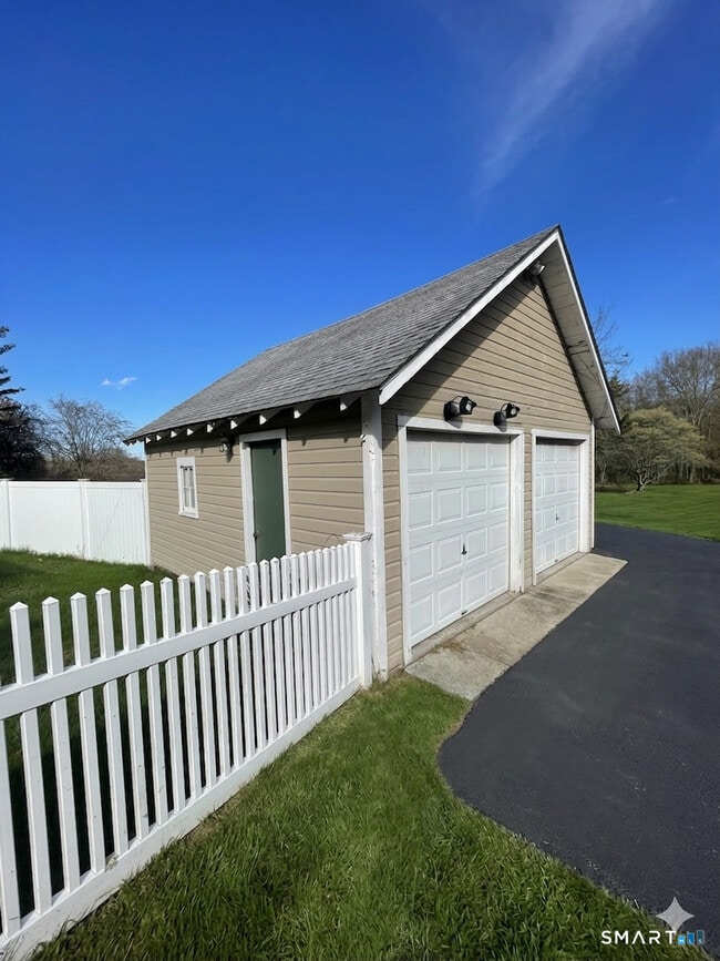 Photo - 755 Scotland Rd