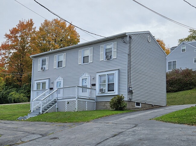 Building Photo - 298 Duer St Unit B