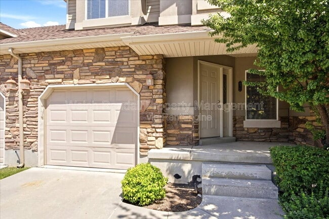 Photo - 672 E Clearwater Dr N