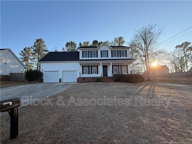 Building Photo - 2402 Larwood Dr