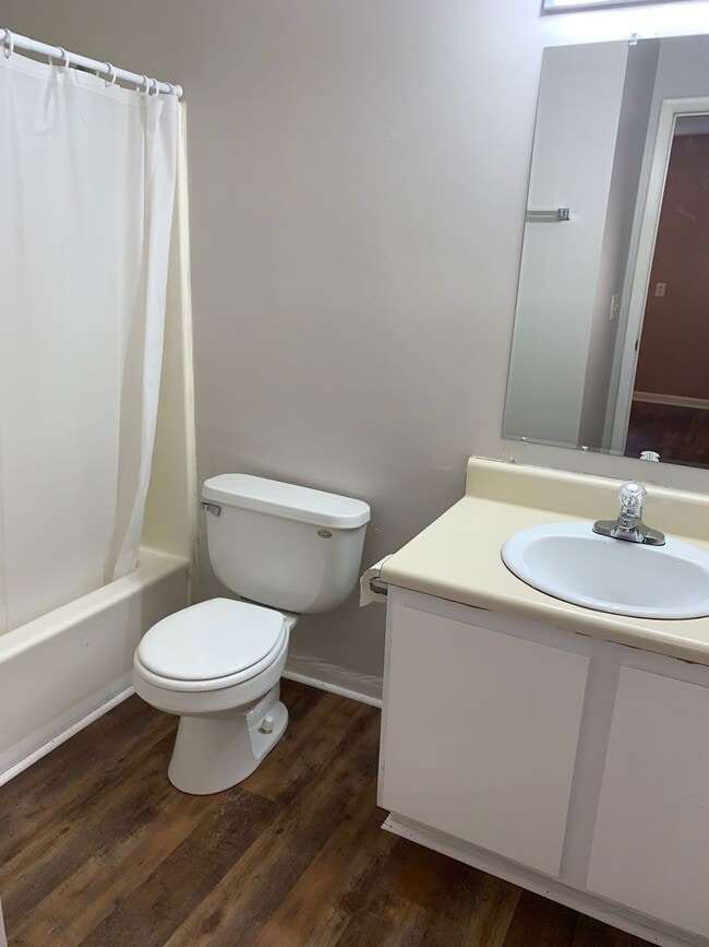 Photo - 1712 Eagles Pl