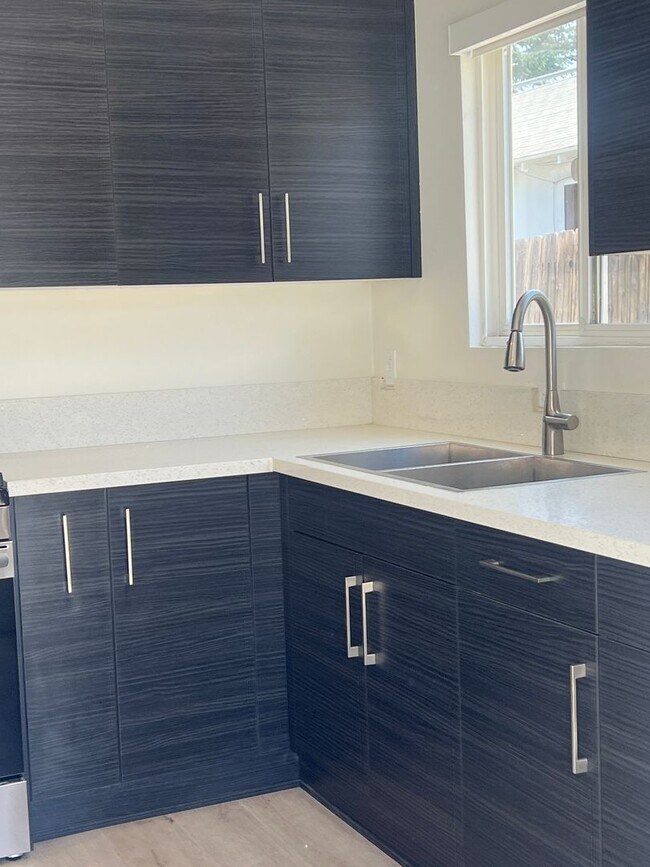 Photo - 14201 Calvert St Unidad 14203 3/4